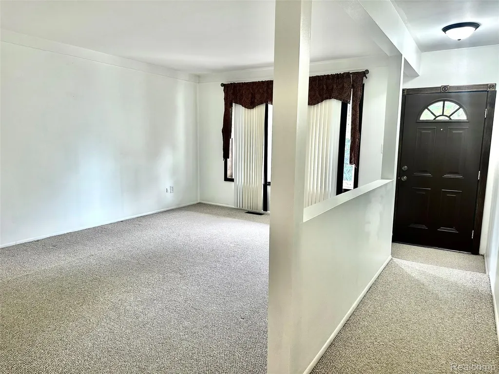 4541 Marlow Drive Warren City MI 48092