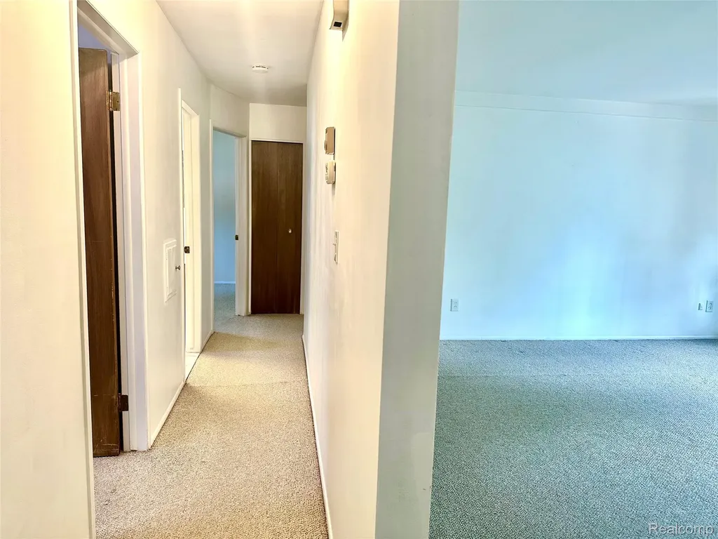 4541 Marlow Drive Warren City MI 48092