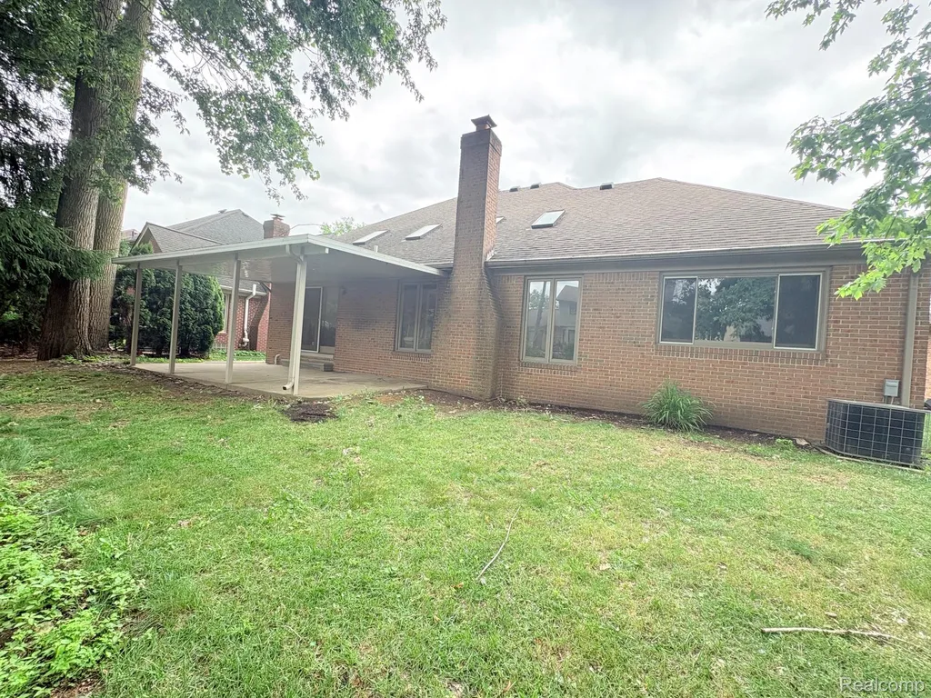 43336 Herring Drive Clinton Charter Township MI 48038