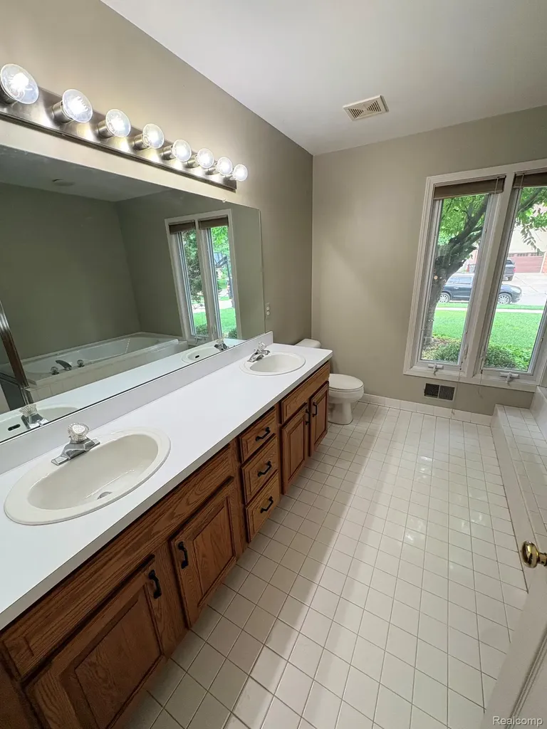 43336 Herring Drive Clinton Charter Township MI 48038
