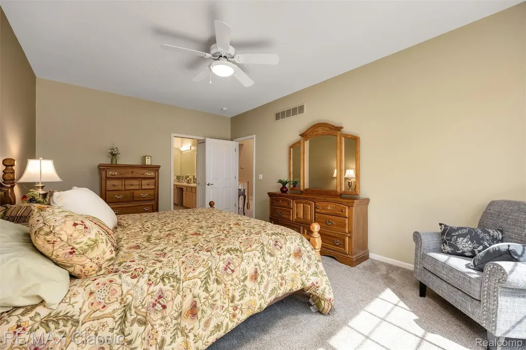 16934 Lochmoor Circle W Northville Township MI 48168