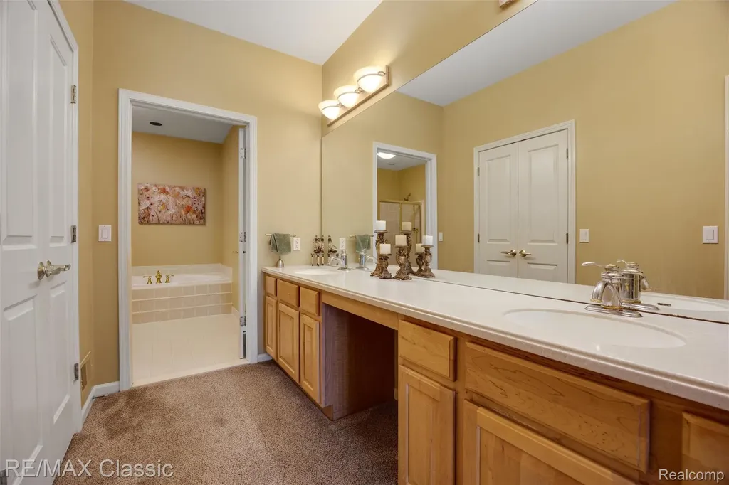 16934 Lochmoor Circle W Northville Township MI 48168
