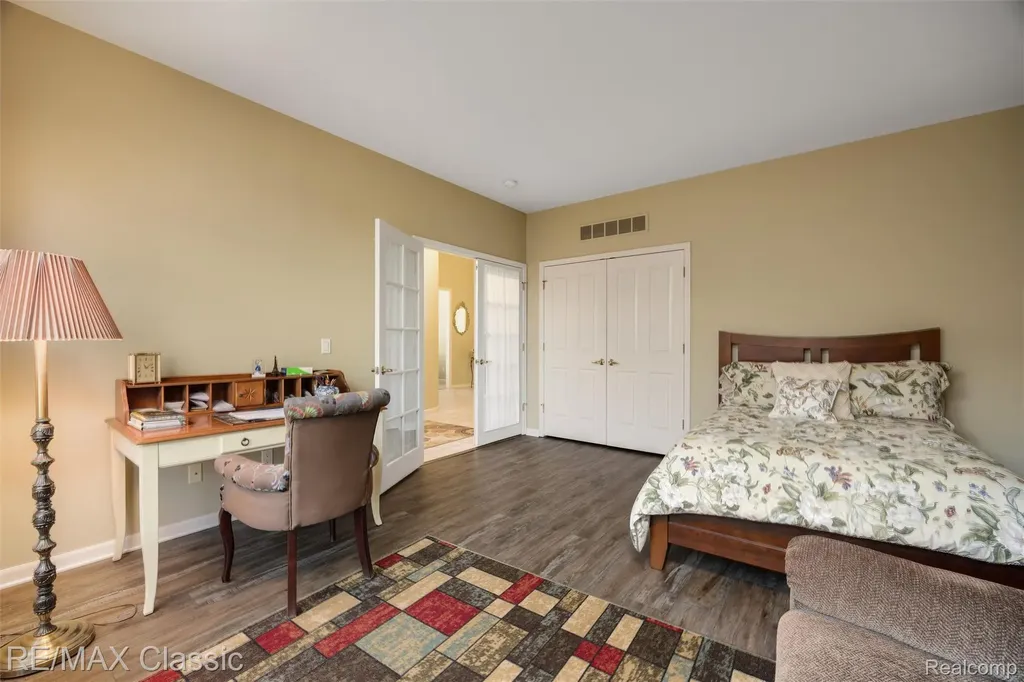 16934 Lochmoor Circle W Northville Township MI 48168