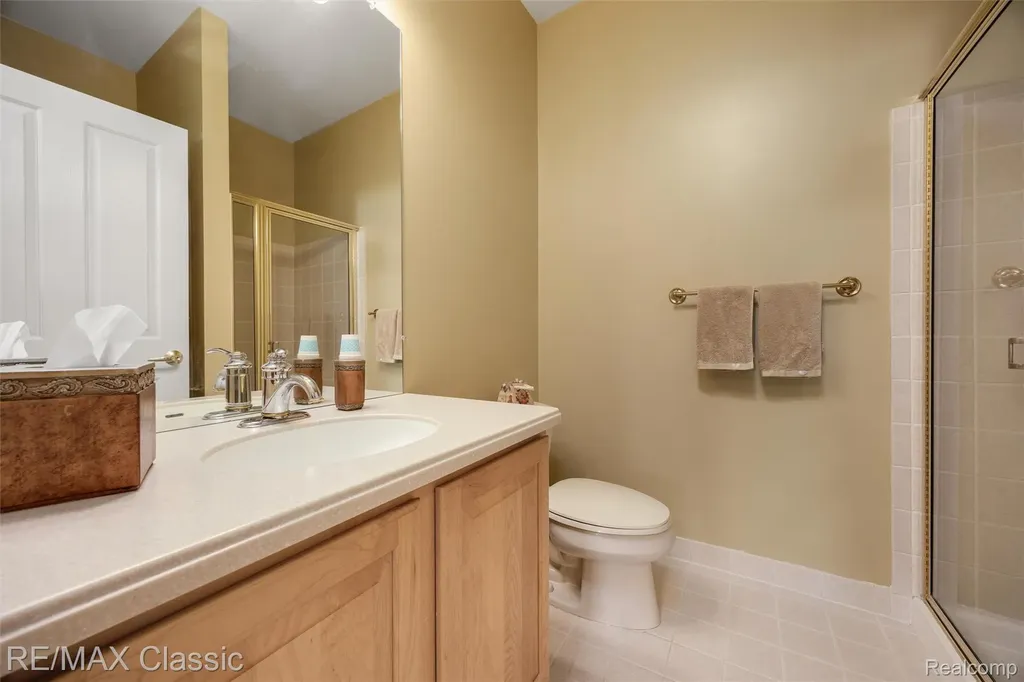 16934 Lochmoor Circle W Northville Township MI 48168