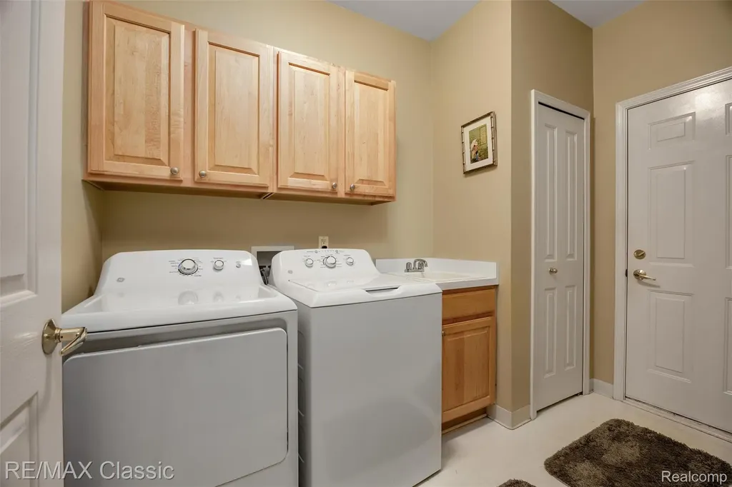 16934 Lochmoor Circle W Northville Township MI 48168