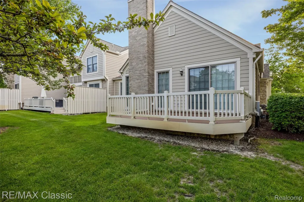 16934 Lochmoor Circle W Northville Township MI 48168