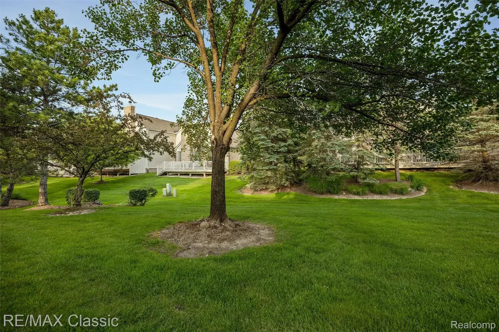 16934 Lochmoor Circle W Northville Township MI 48168
