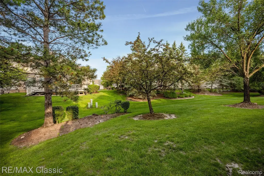 16934 Lochmoor Circle W Northville Township MI 48168