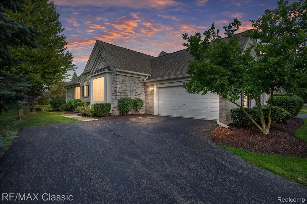 16934 Lochmoor Circle W Northville Township MI 48168