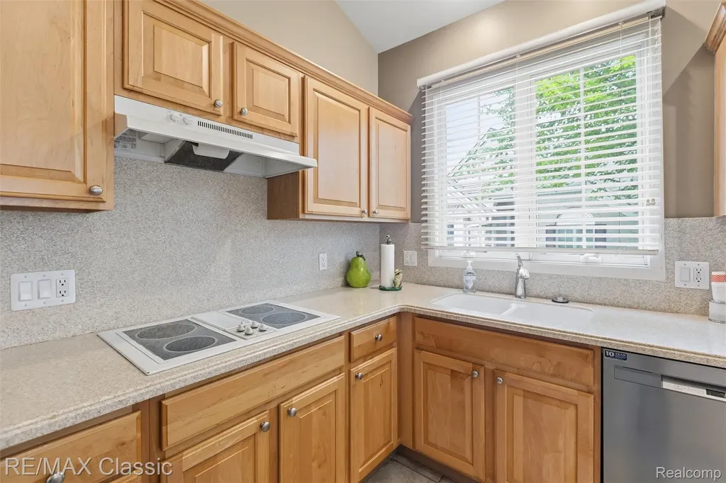 16934 Lochmoor Circle W Northville Township MI 48168