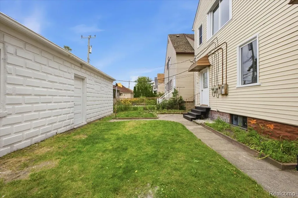 2601 Belmont Street Hamtramck City MI 48212