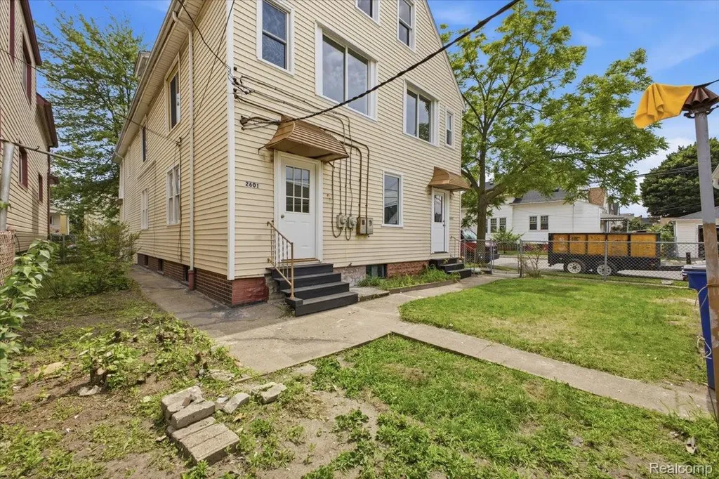 2601 Belmont Street Hamtramck City MI 48212