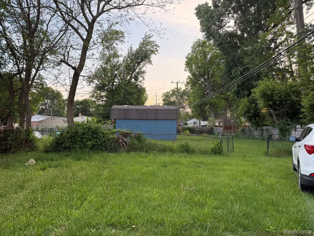 5775 N Dowling Westland City MI 48185