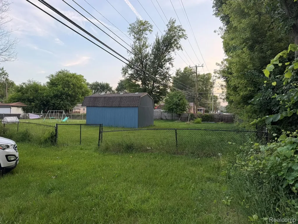 5775 N Dowling Westland City MI 48185