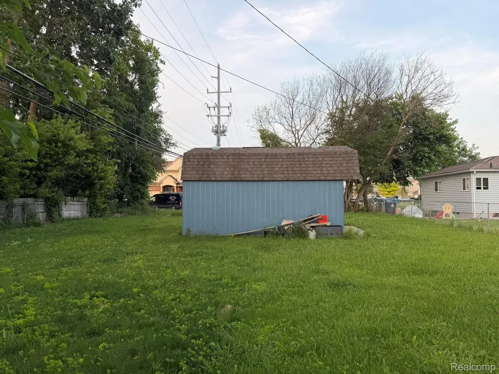 5775 N Dowling Westland City MI 48185