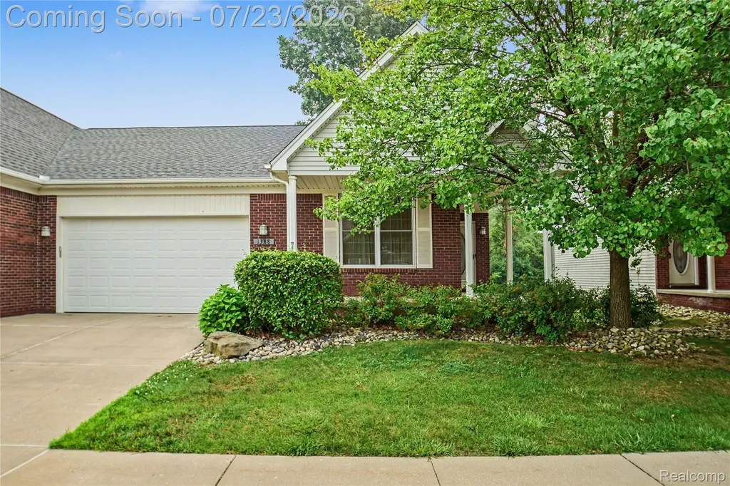 1388 Luxington Drive Lapeer City MI 48446