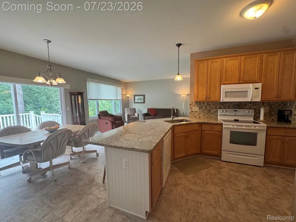 1388 Luxington Drive Lapeer City MI 48446