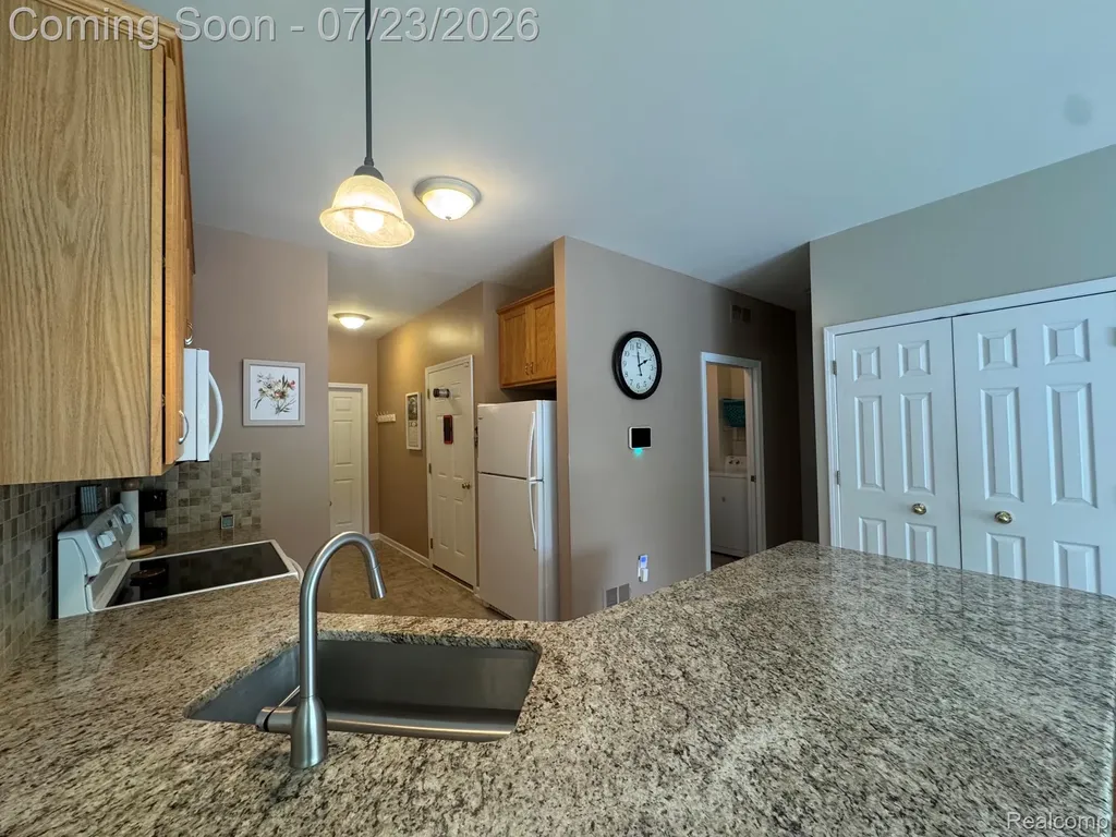 1388 Luxington Drive Lapeer City MI 48446