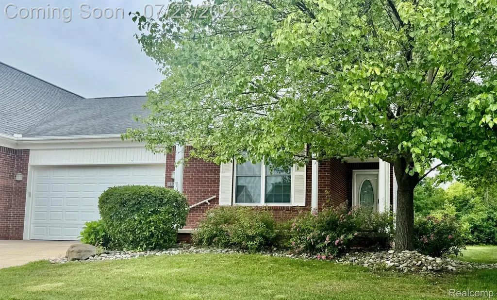 1388 Luxington Drive Lapeer City MI 48446