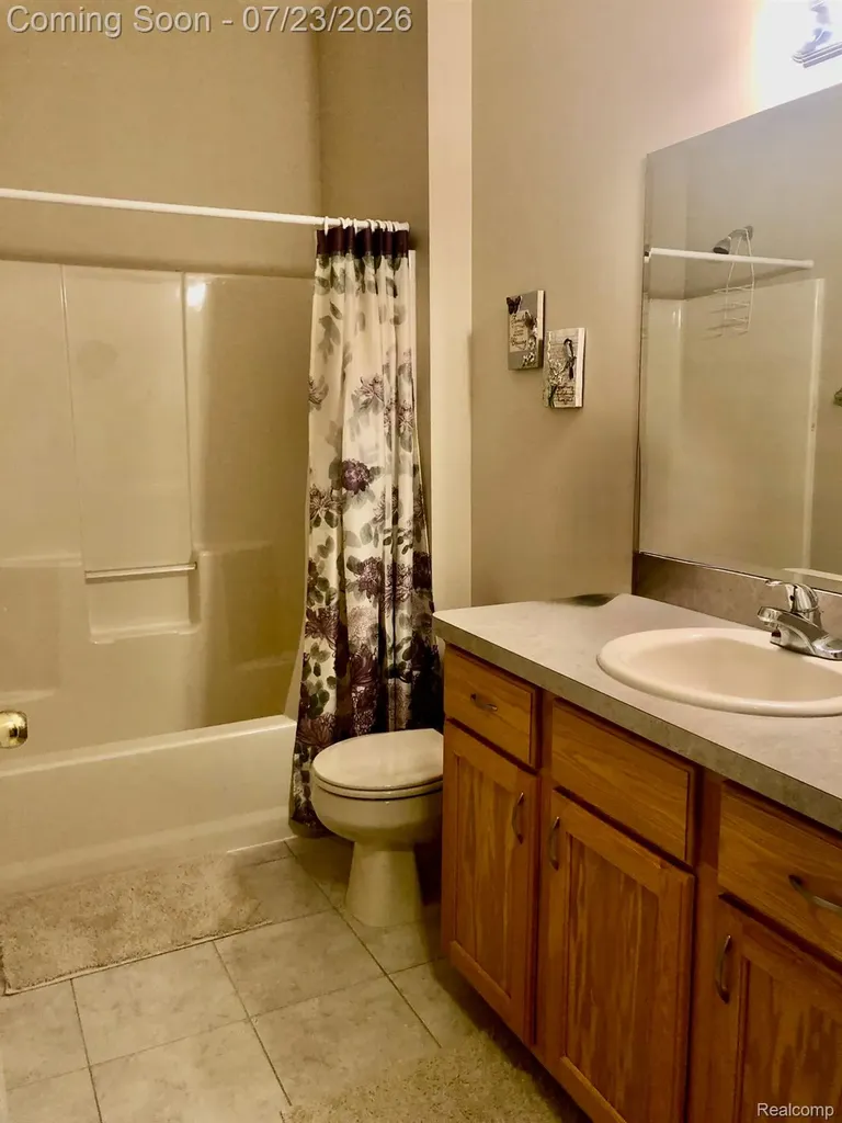 1388 Luxington Drive Lapeer City MI 48446