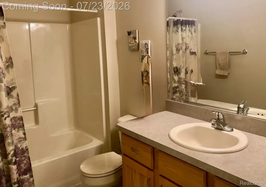 1388 Luxington Drive Lapeer City MI 48446