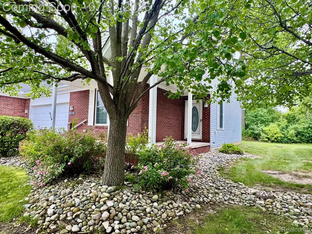 1388 Luxington Drive Lapeer City MI 48446