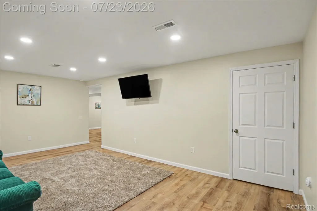 1388 Luxington Drive Lapeer City MI 48446