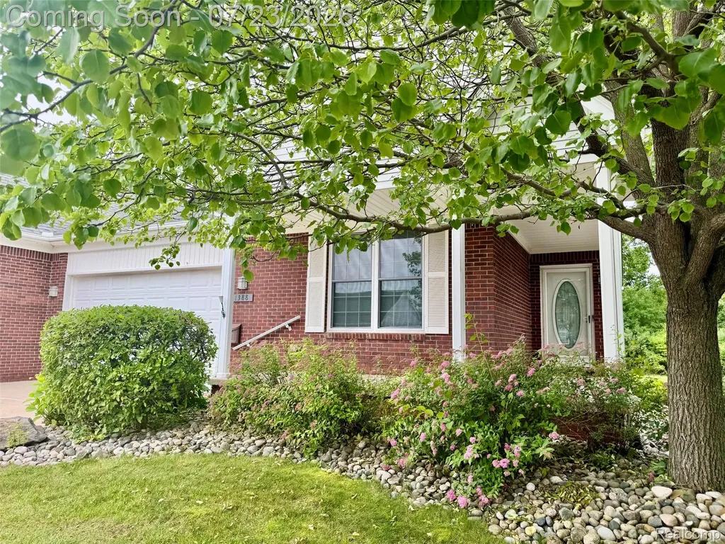 1388 Luxington Drive Lapeer City MI 48446