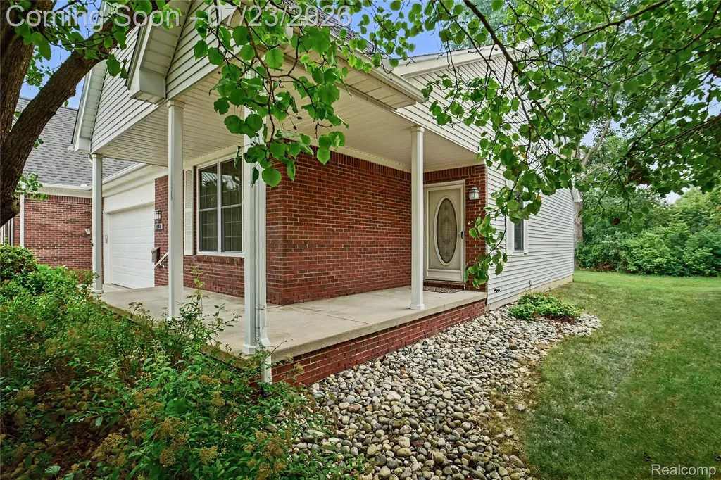 1388 Luxington Drive Lapeer City MI 48446