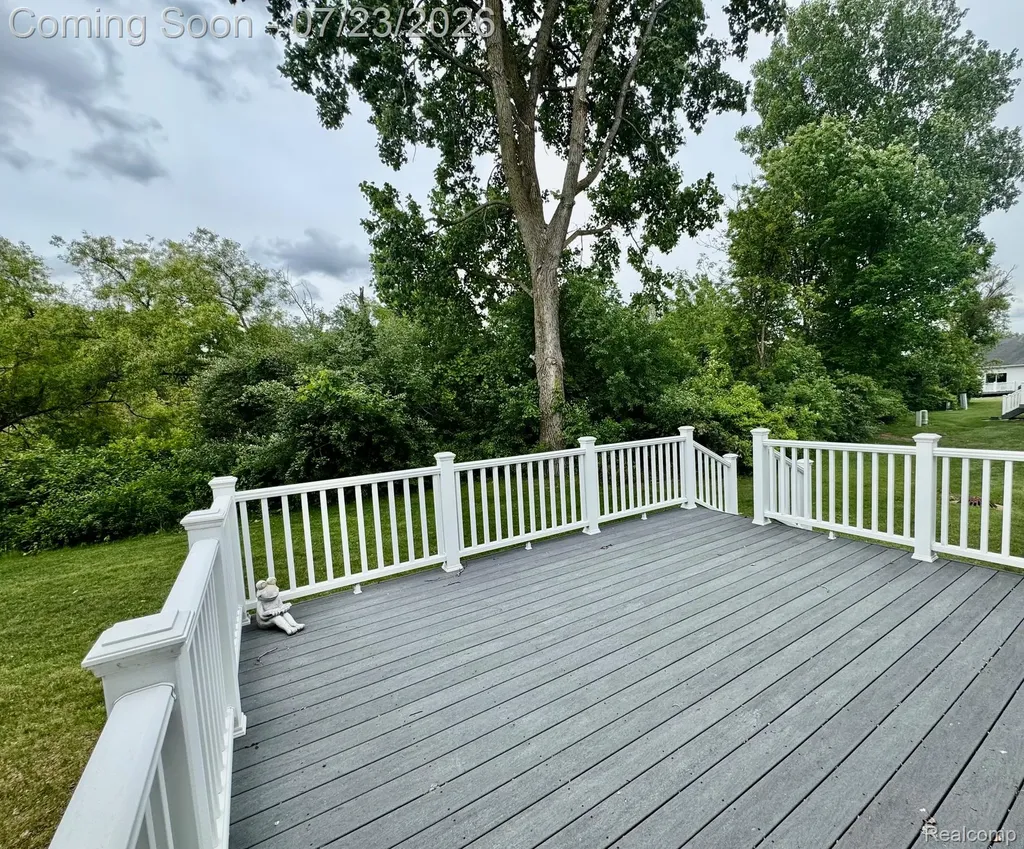 1388 Luxington Drive Lapeer City MI 48446