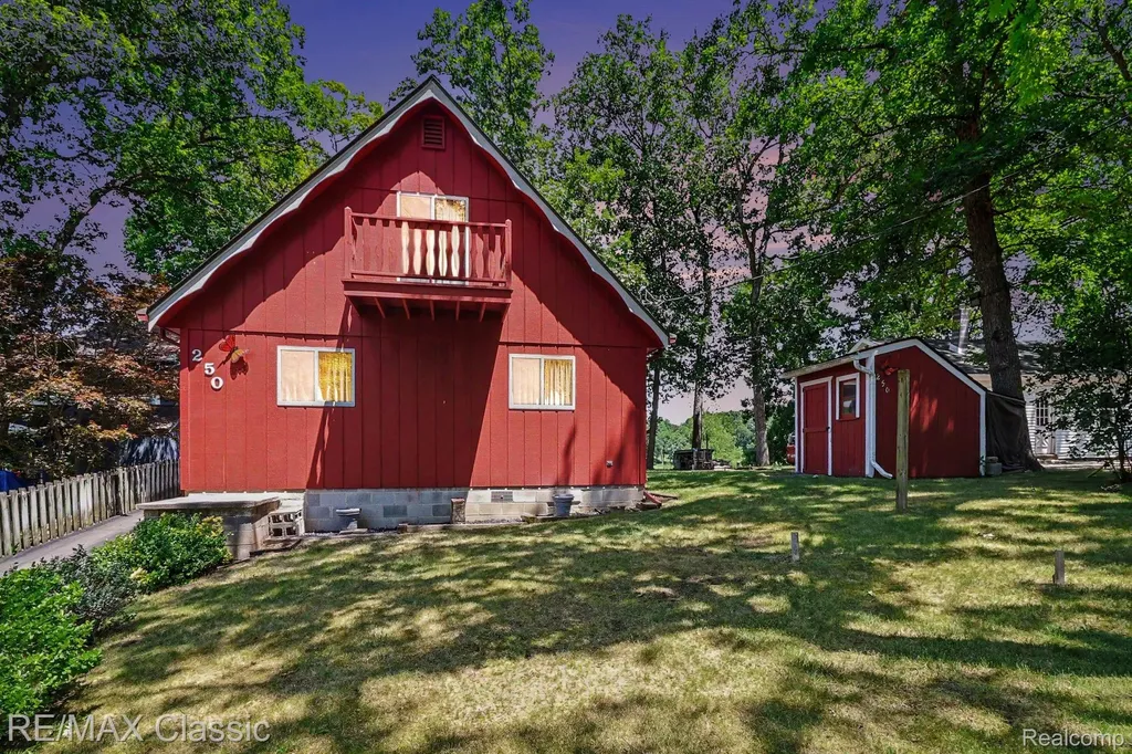 250 E Canyon Drive Milford Charter Township MI 48380