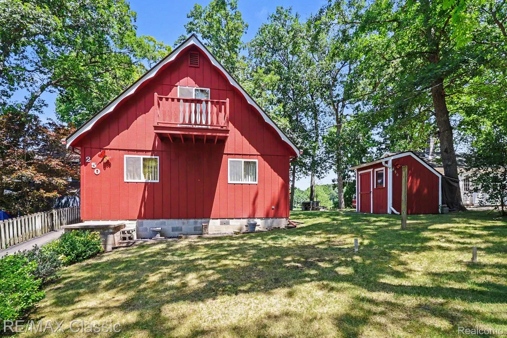 250 E Canyon Drive Milford Charter Township MI 48380