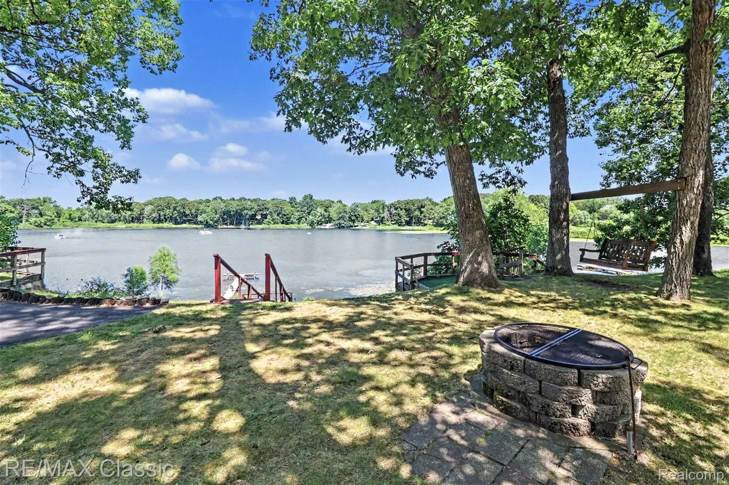 250 E Canyon Drive Milford Charter Township MI 48380