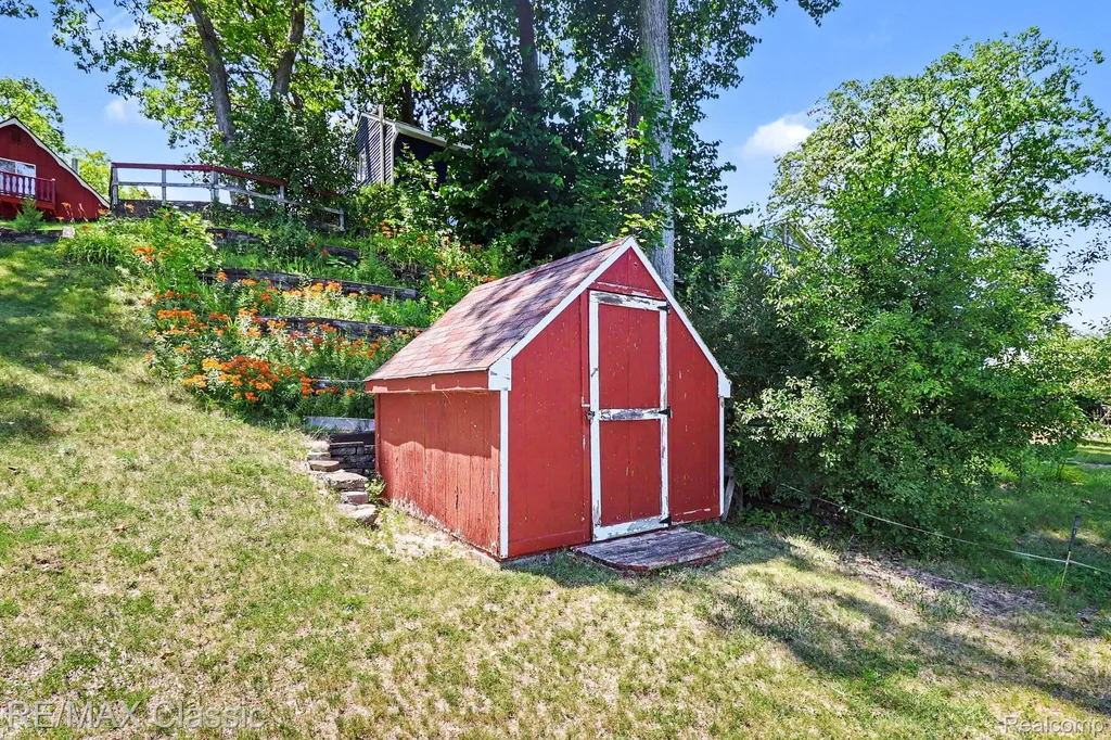 250 E Canyon Drive Milford Charter Township MI 48380
