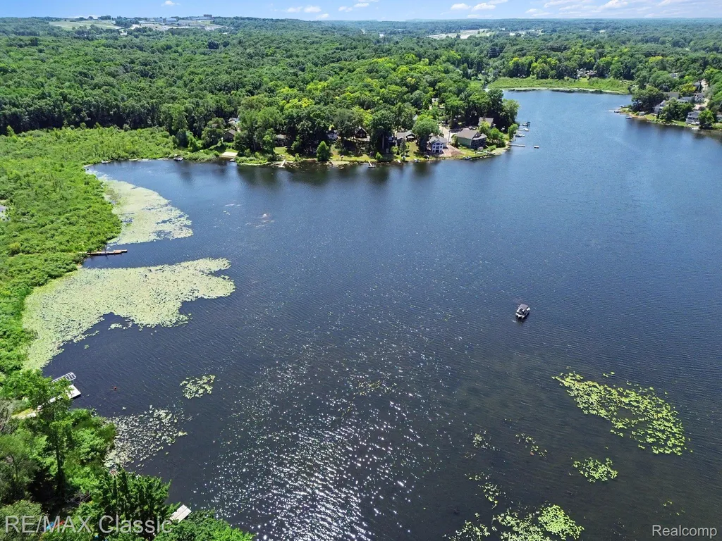 250 E Canyon Drive Milford Charter Township MI 48380