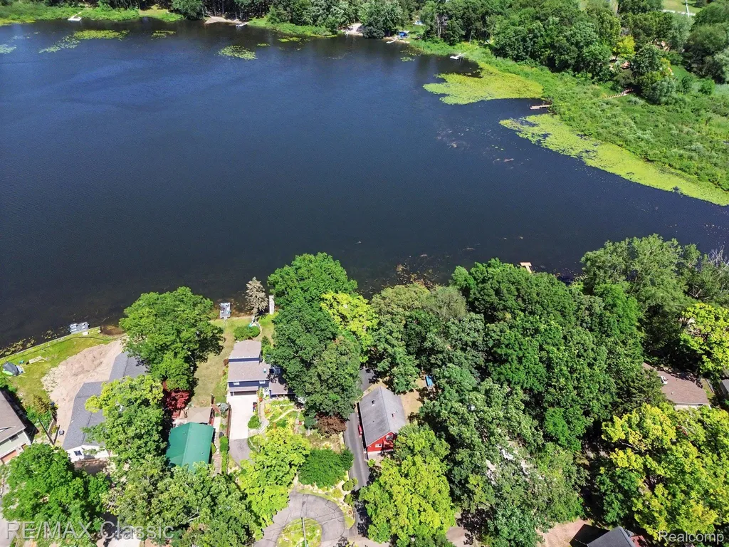 250 E Canyon Drive Milford Charter Township MI 48380