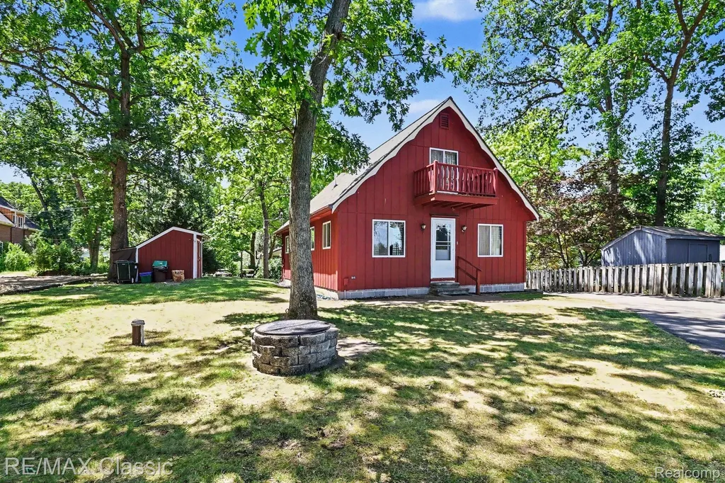 250 E Canyon Drive Milford Charter Township MI 48380