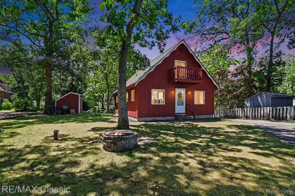 250 E Canyon Drive Milford Charter Township MI 48380