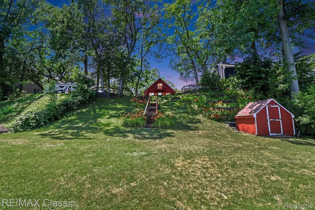 250 E Canyon Drive Milford Charter Township MI 48380