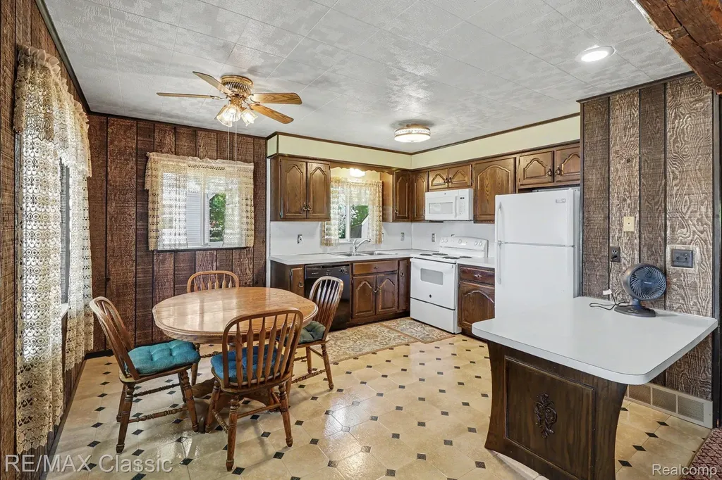 250 E Canyon Drive Milford Charter Township MI 48380