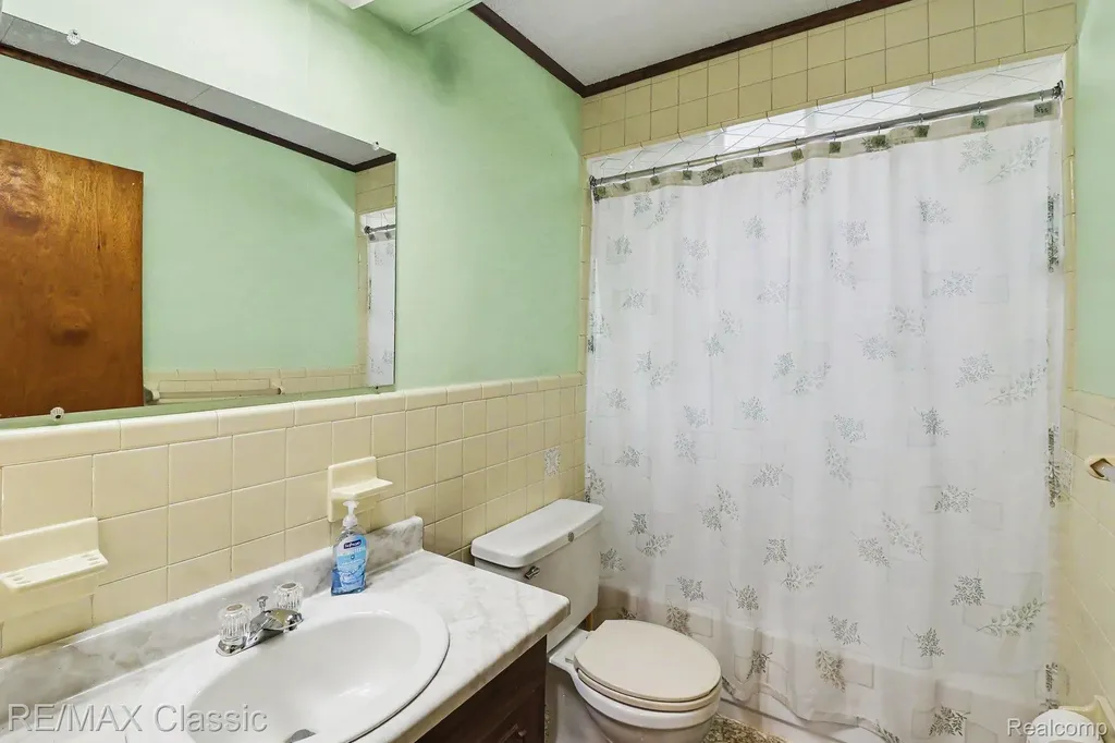 250 E Canyon Drive Milford Charter Township MI 48380