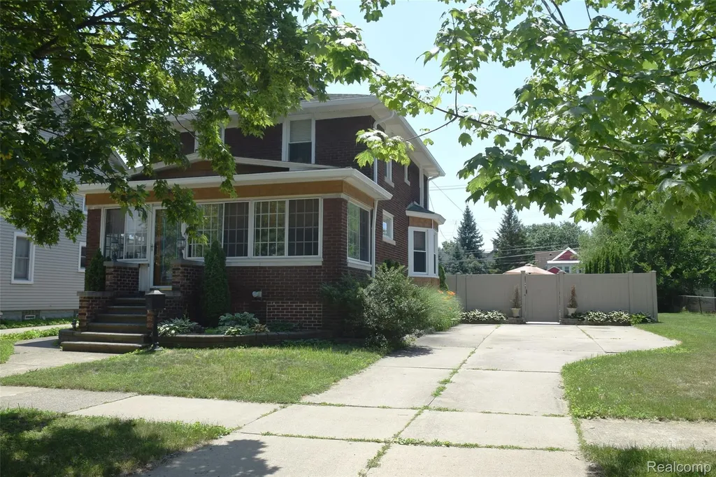 331 Chestnut Street Wyandotte City MI 48192