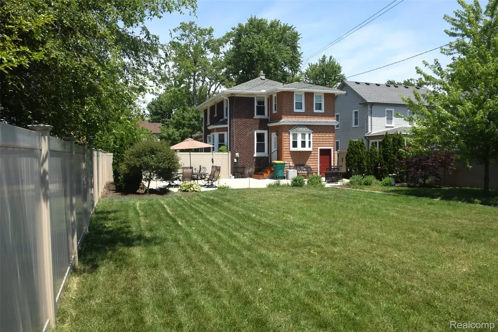 331 Chestnut Street Wyandotte City MI 48192
