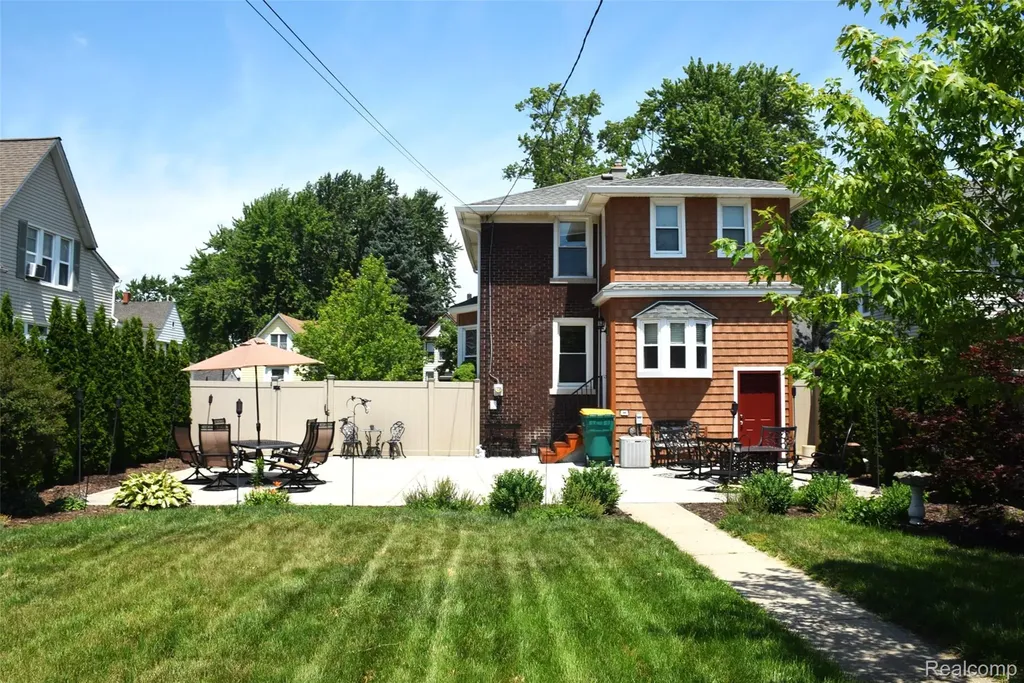 331 Chestnut Street Wyandotte City MI 48192