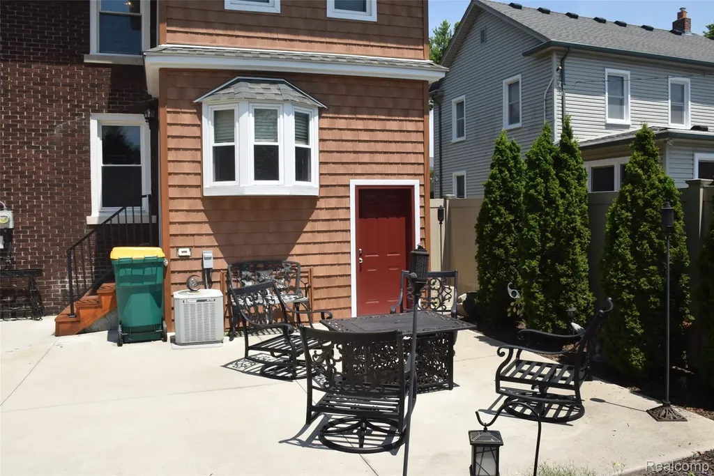 331 Chestnut Street Wyandotte City MI 48192