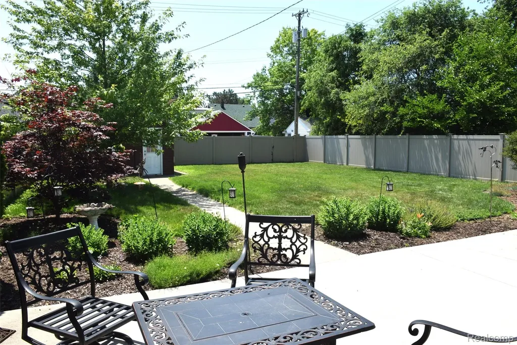 331 Chestnut Street Wyandotte City MI 48192