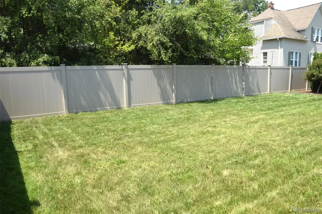331 Chestnut Street Wyandotte City MI 48192