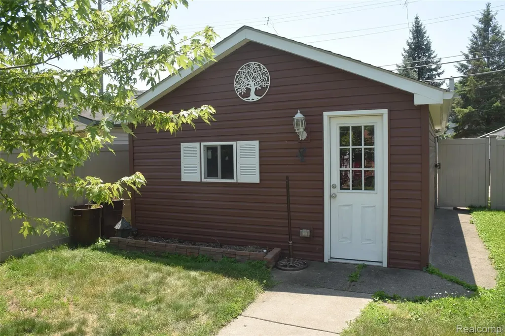 331 Chestnut Street Wyandotte City MI 48192