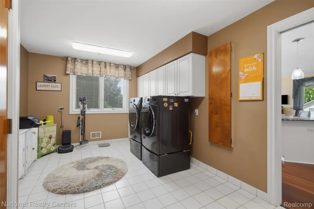 20175 Gill Road Livonia City MI 48152