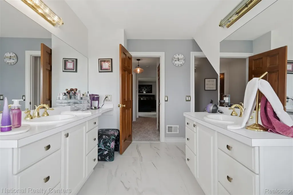 20175 Gill Road Livonia City MI 48152